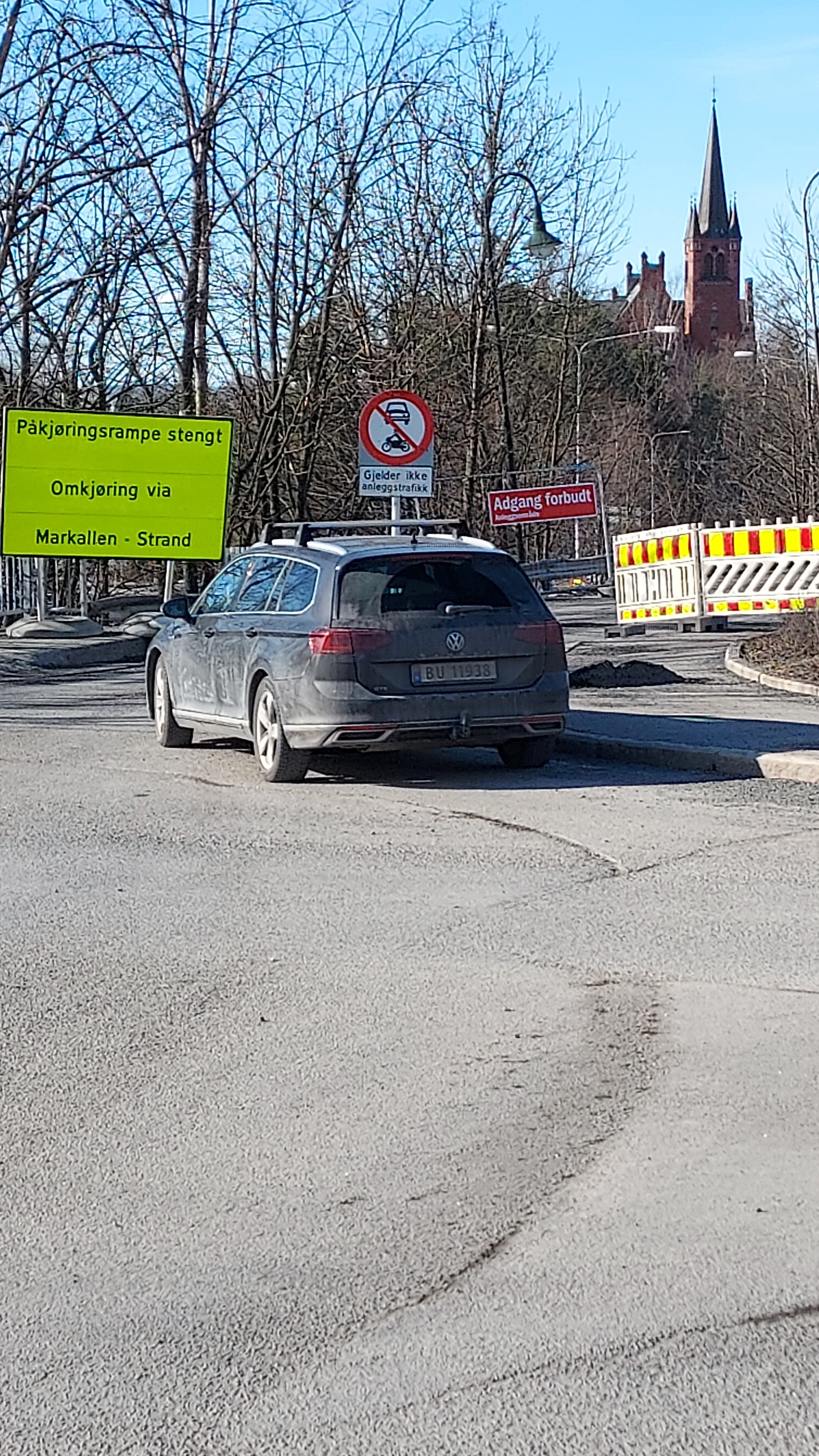 Artikkelbilde til artikkelen Høvikbroen - påkjøringsrampe mot vest stengt lenge